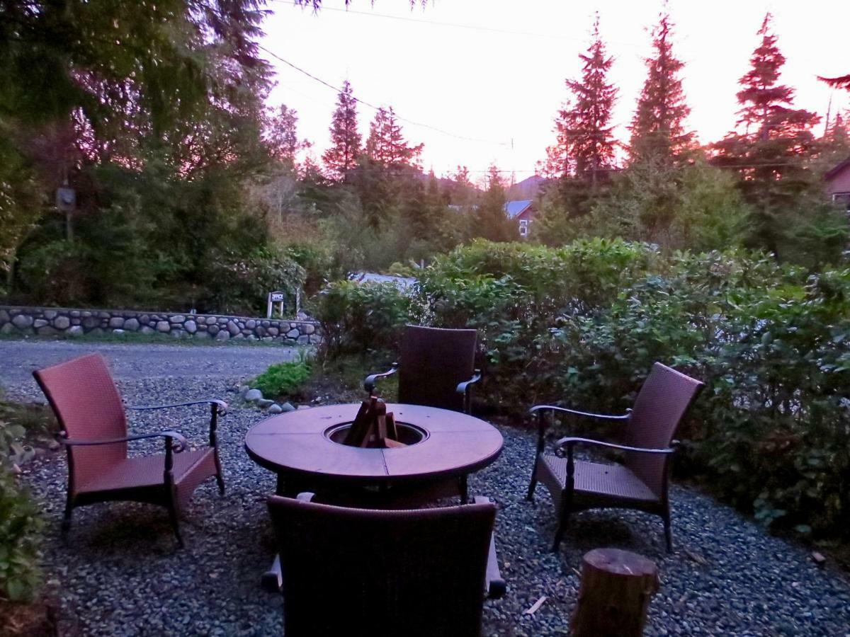 Cobble Wood And Bird Sanctuary Guest Houses Tofino Kültér fotó